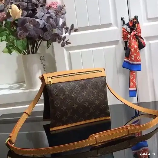 WIS SLANTING VUITTON LOUIS 0531